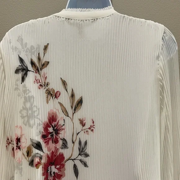 White House Black Market Pleated Blouse - Picture 4 of 13